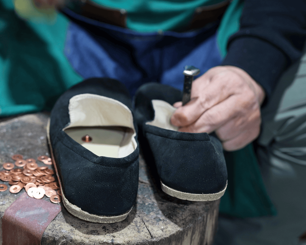 Handmade Leather Sandals That Let Feet Move