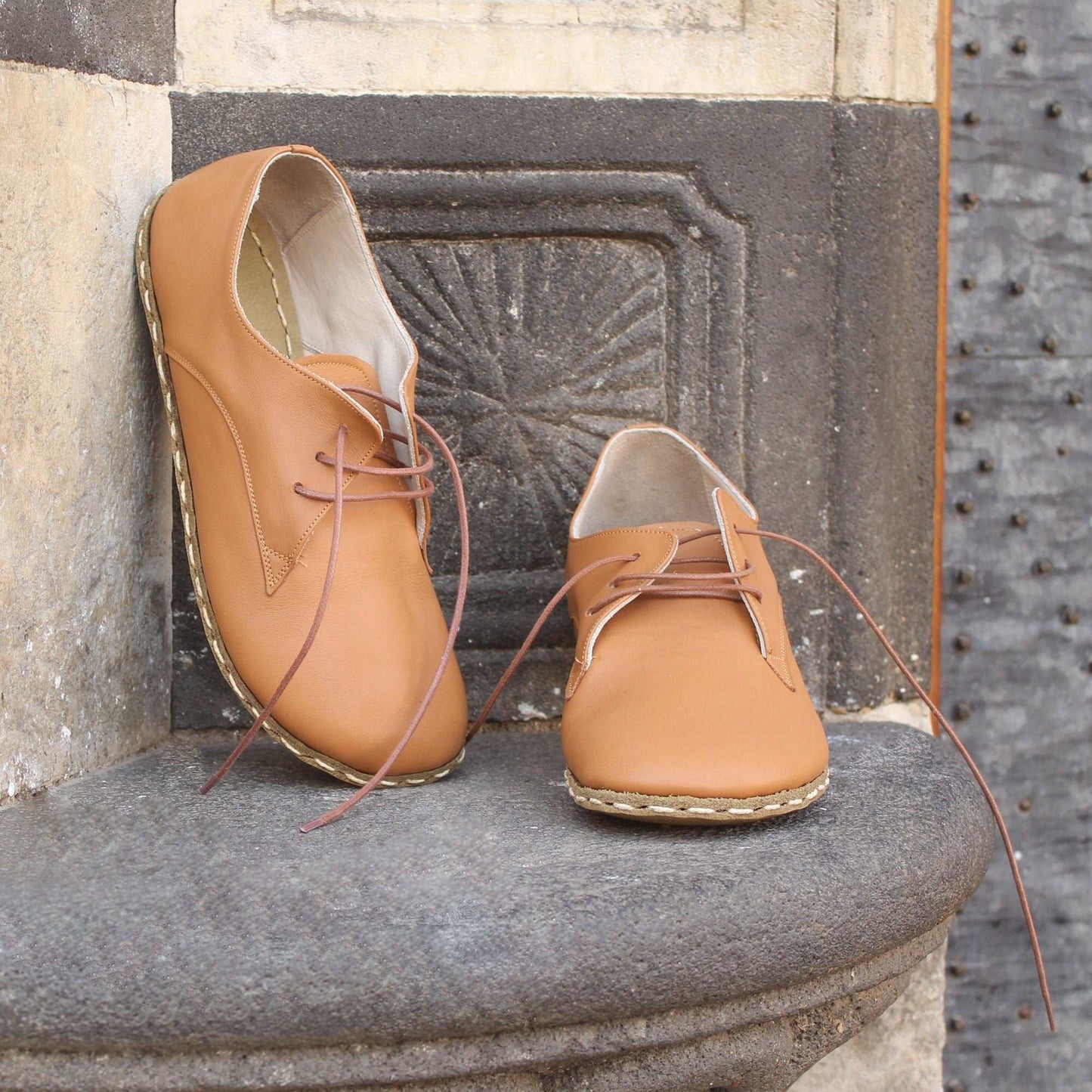 Men Barefoot Shoes, Handmade, Light Brown Leather, Laced Oxford Copper Rivet