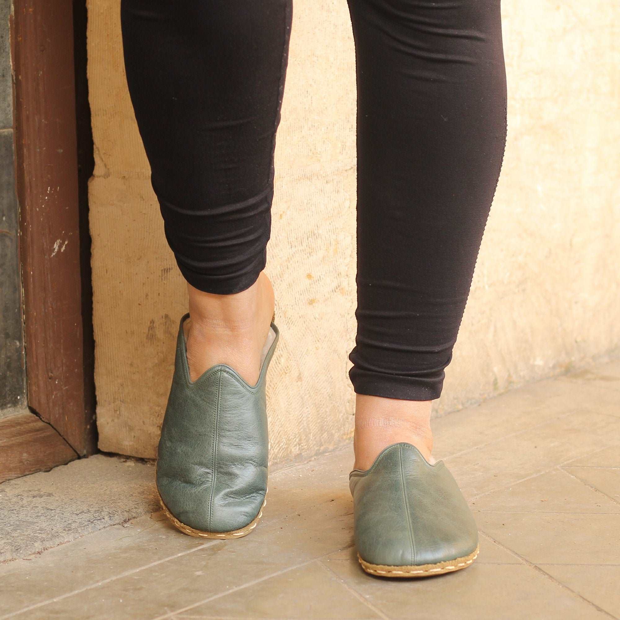 Elegant Green Leather Fur Slippers: Barefoot Luxury for Women