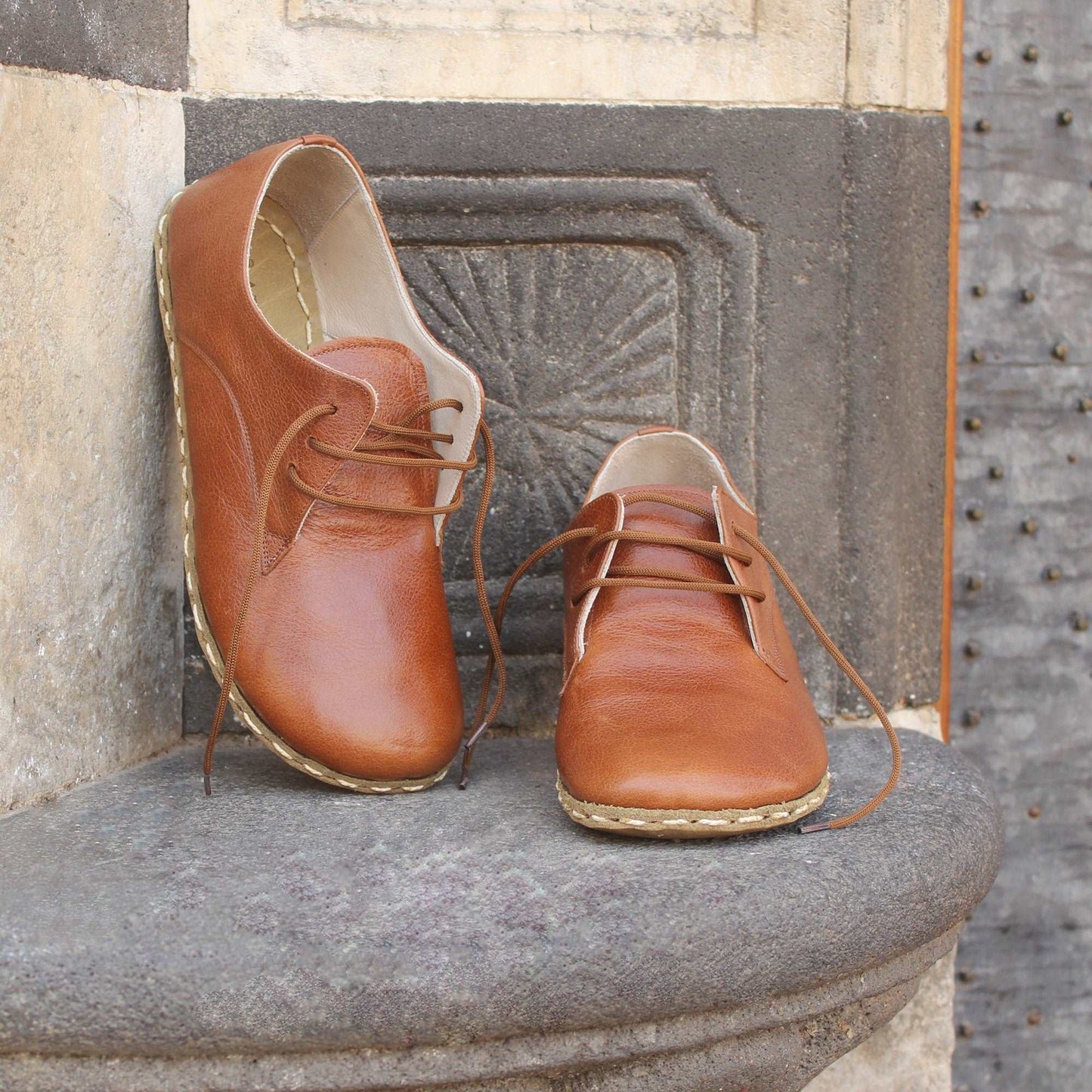 Men Barefoot Shoes, Handmade, Antique Brown Leather, Laced Oxford Copper Rivet